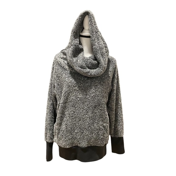 Te Verde Grey Cowl Neck Fleece Eyelash
Pullover Sweater Size M - Picture 13 of 16